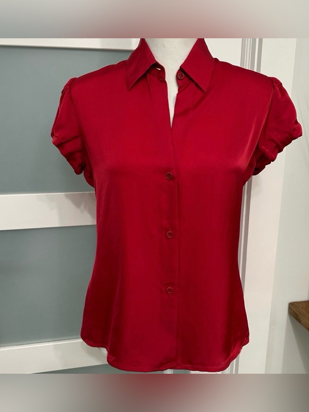 Theory Button Up Viscose Puff
Sleeve Top SZ Small Red